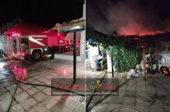 Στις φλόγες παραδόθηκε παλαιά πλήθινη οικία τα ξημερώματα της Τετάρτης (21/7) στο Καλλίθηρο (+Φώτο)