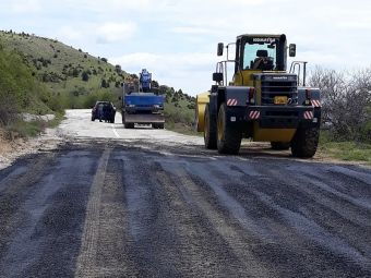 Αποκατάσταση ζημιών στο οδόστρωμα στην Επ.Ο. Ρεντίνας με όρια Ευρυτανίας (θέση Ζαχαράκη)