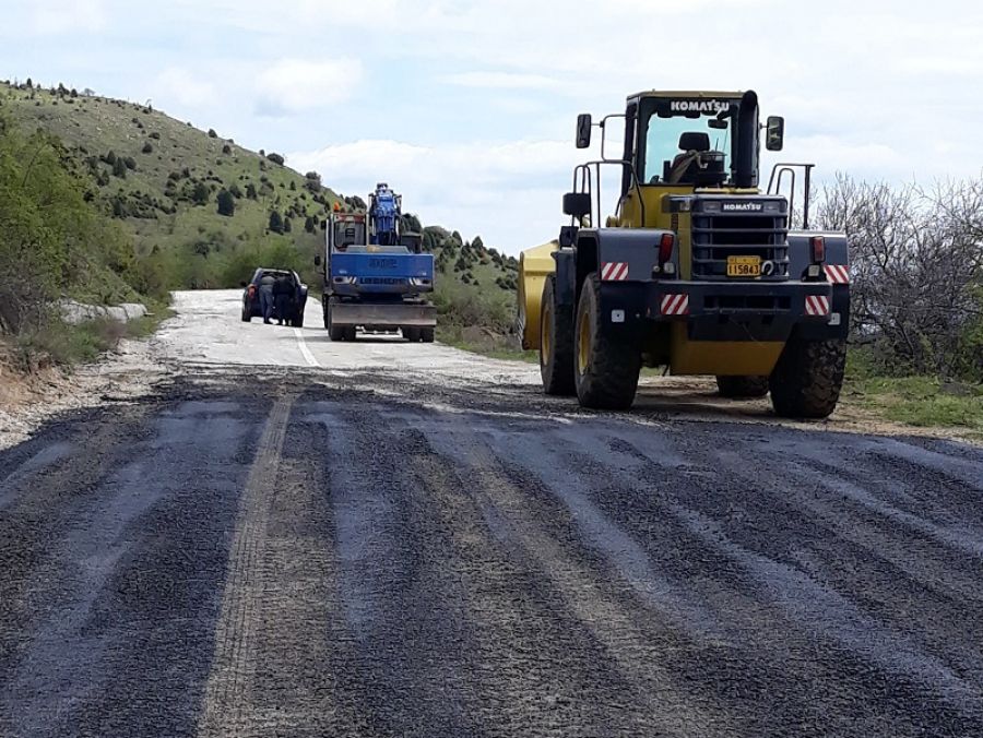 Αποκατάσταση ζημιών στο οδόστρωμα στην Επ.Ο. Ρεντίνας με όρια Ευρυτανίας (θέση Ζαχαράκη)