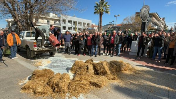 Δυναμικό αγροτικό συλλαλητήριο στα Φάρσαλα με τρακτέρ από τους αγρότες του "μπλόκου" στον κόμβο του Ε65 (+Φωτο +Βίντεο)