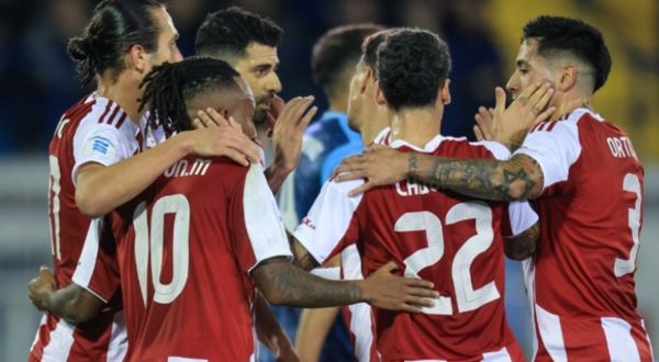 Super League: Νικητής έφυγε από το Περιστέρι ο Ολυμπιακός (0-2)