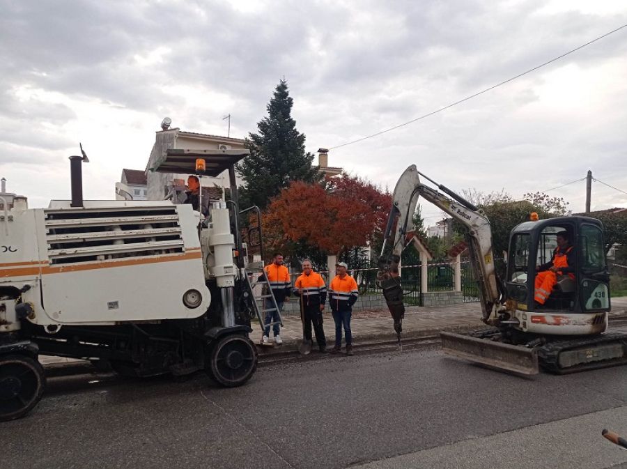 Ξεκίνησαν οι εργασίες ασφαλτόστρωσης τμήματος της οδού Αν. Παπανδρέου (+Φωτο +Βίντεο)