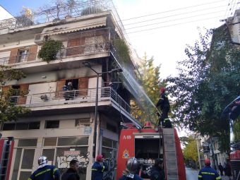 Στις φλόγες παραδόθηκε διαμέρισμα στη Λάρισα (+Βίντεο)
