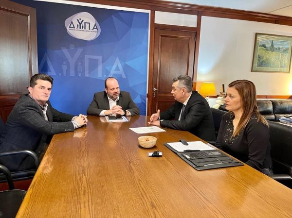 Συνάντηση Διοίκησης Εργατικού Κέντρου και Γ. Κωτσού με τον Διοικητή της ΔΥΠΑ - Στελέχωση Βρεφονηπιακού και αποκαταστάσεις στο κτίριο του Εργατικού Κέντρου στο τραπέζι
