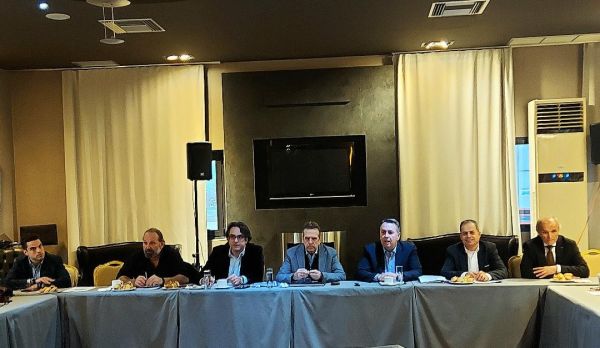 Ο πρόεδρος της ΕΣΕΕ στη συνεδρίαση του Διοικητικού Συμβουλίου των Εμπόρων Θεσσαλίας