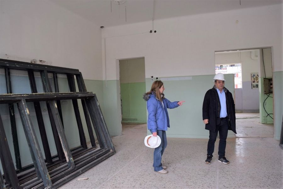 Αυτοψία Β. Τσιάκου στο εργοτάξιο του πρώην 1ου λυκείου όπου κατασκευάζεται το νέο Δημαρχείο της Καρδίτσας