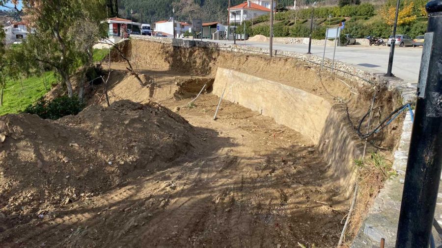 Ξεκίνησε η κατασκευή του κυκλικού κόμβου στην «Ακρόπολη» της Σκιάθου