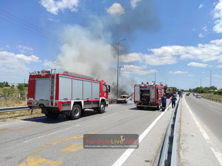 Κάηκε αυτοκίνητο στον κόμβο του Αγίου Θεοδώρου (+Φωτο +Βίντεο)