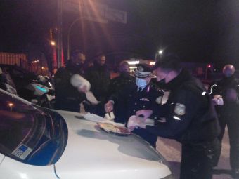 Σε υπηρεσία έκοψαν πρωτοχρονιάτικη πίτα οι Αστυνομικοί της Καρδίτσας!!!