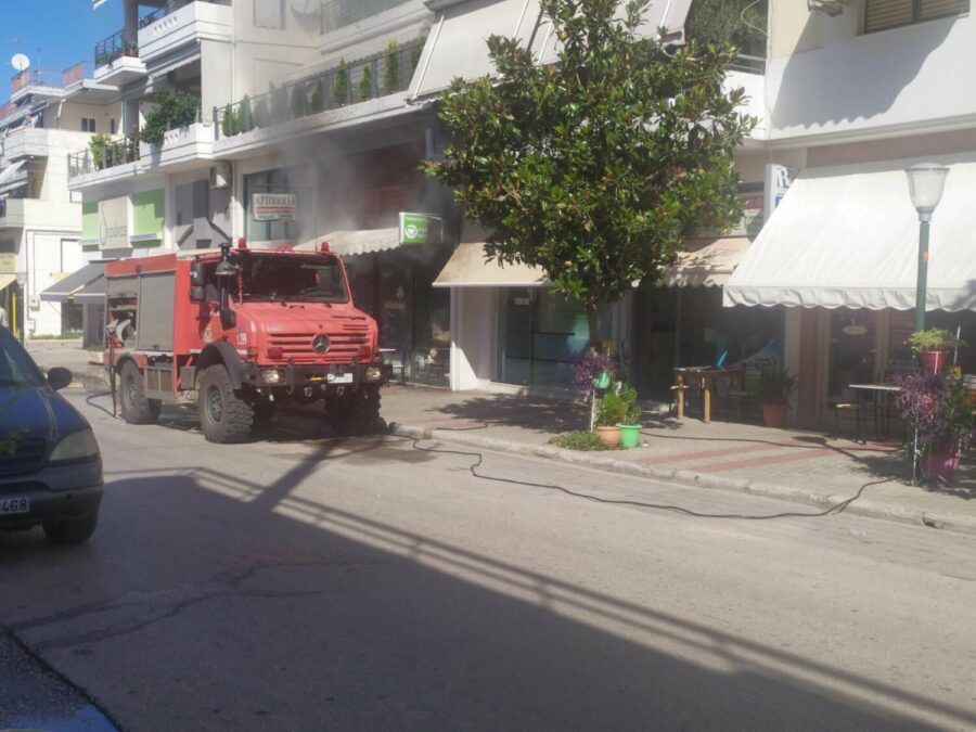 Φάρσαλα: Σοβαρές υλικές ζημιές σε μίνι μάρκετ από πυρκαγιά