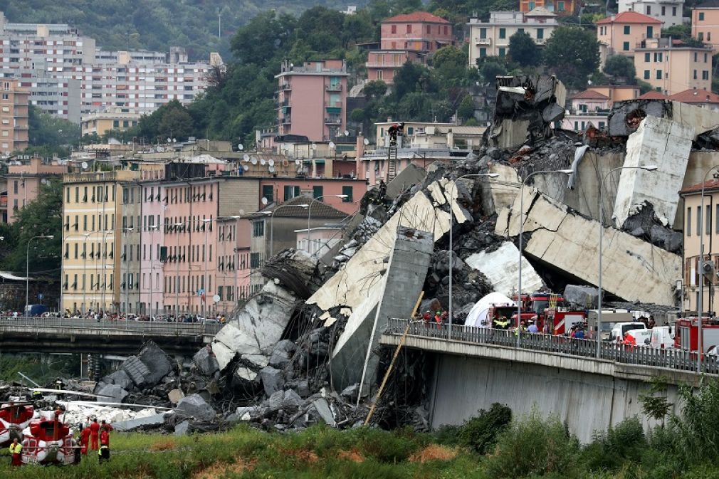 Πάνω από 30 οι νεκροί από την κατάρρευση της γέφυρας στη Γένοβα