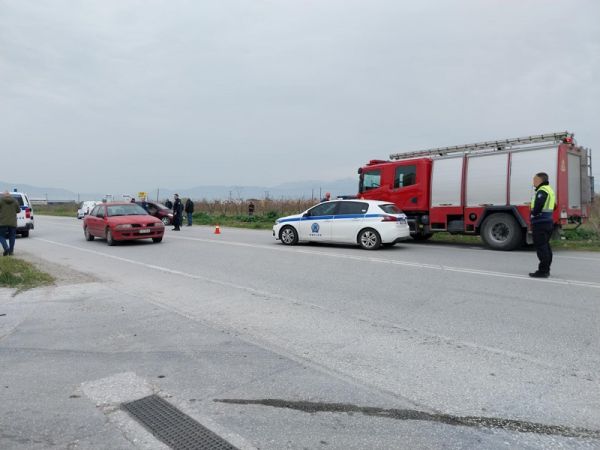 Τροχαίο με τρεις τραυματίες το πρωί της Δευτέρας (24/3) στο δρόμο Λάρισας - Τυρνάβου (+Φωτο)