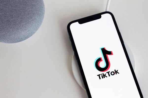 ΗΠΑ: Η Βουλή των Αντιπροσώπων ενέκρινε το κείμενο που απειλεί το TikTok με απαγόρευση