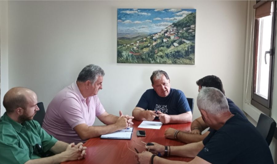 Προχωρά η μελέτη για στάθμευση, μονοδρομήσεις και τουριστικά λεωφορεία στη Λίμνη Πλαστήρα