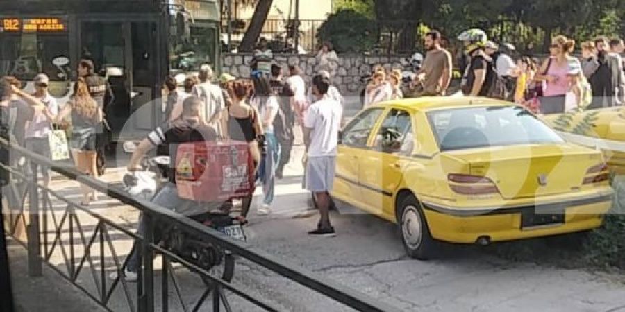 Σύγκρουση συρμού του προαστιακού με λεωφορείο στην Λιοσίων