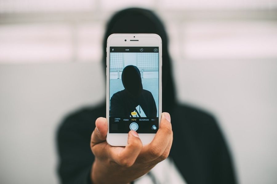 Ελέγχους στους influencers για παραπλανητικές εμπορικές πρακτικές ξεκινάει το υπουργείο Ανάπτυξης
