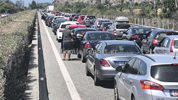 Μεγάλη ταλαιπωρία για ταξιδιώτες στην Ε.Ο. Αθηνών - Λαμίας από το πρωί του Σαββάτου (+Φωτο)