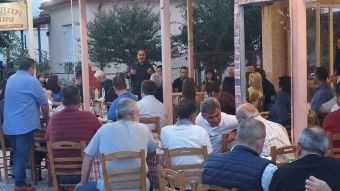 Καρδίτσα ο τόπος μας: "Με εντυπωσιακό τρόπο και με αθρόα συμμετοχή συνδημοτών ξεκίνησαν οι περιοδείες του νυν και εκ νέου υποψηφίου Δημάρχου Καρδίτσας κ. Β. Τσιάκου"