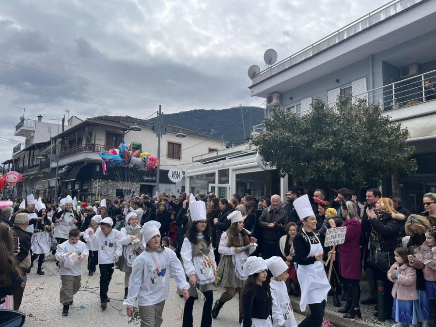 Πλήθος κόσμου και διασκέδαση στο καρναβάλι Μουζακίου
