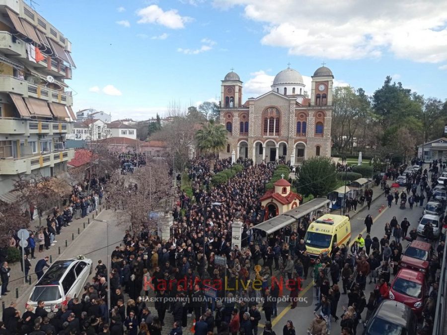 Καρδίτσα: Χιλιάδες Καρδιτσιώτες για τον ύστατο χαιρετισμό στον 21χρονο Αναστάσιο Κουτσόπουλο (+Φωτο +Βίντεο)