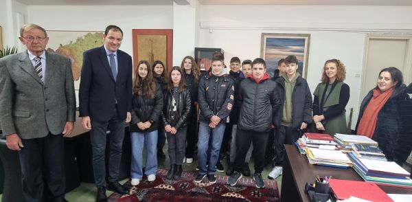 Πρωτοχρονιάτικα κάλαντα στον Αντιπεριφερειάρχη Π.Ε Καρδίτσας Κ. Νούσιο από την ‘’Καραγκούνα’’