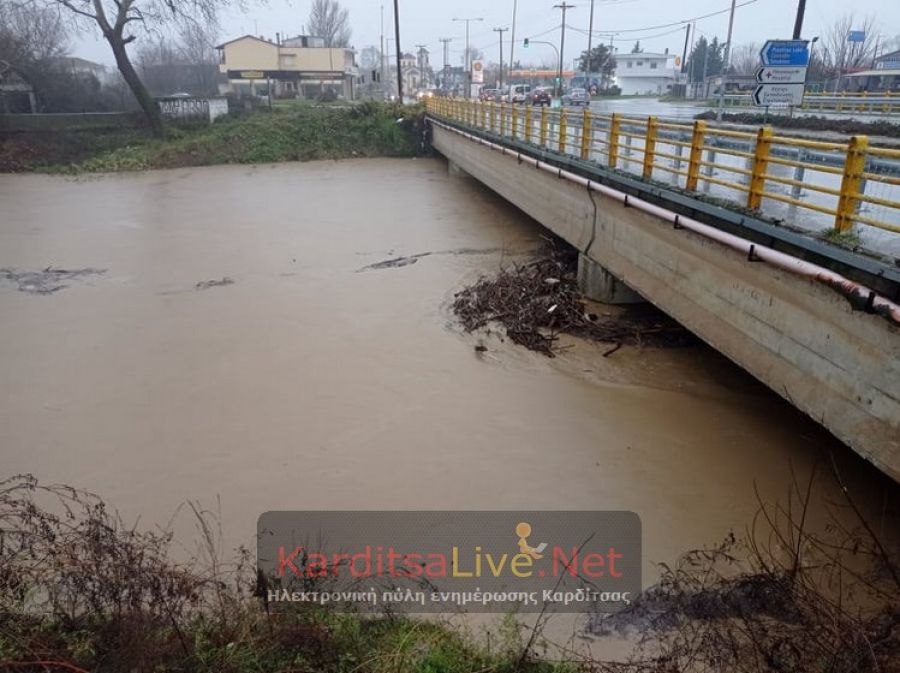 Καρδίτσα: Πολύ ψηλά η στάθμη του Καράμπαλη - Σε επιφυλακή για τον οικισμό «Μαύρικα» (+Φώτο +Βίντεο)