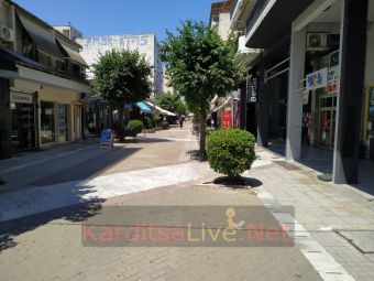 Πρώτη Κυριακή των εκπτώσεων στην Καρδίτσα: Καταστηματάρχες και καταναλωτές διάλεξαν θάλασσα και βούνο!