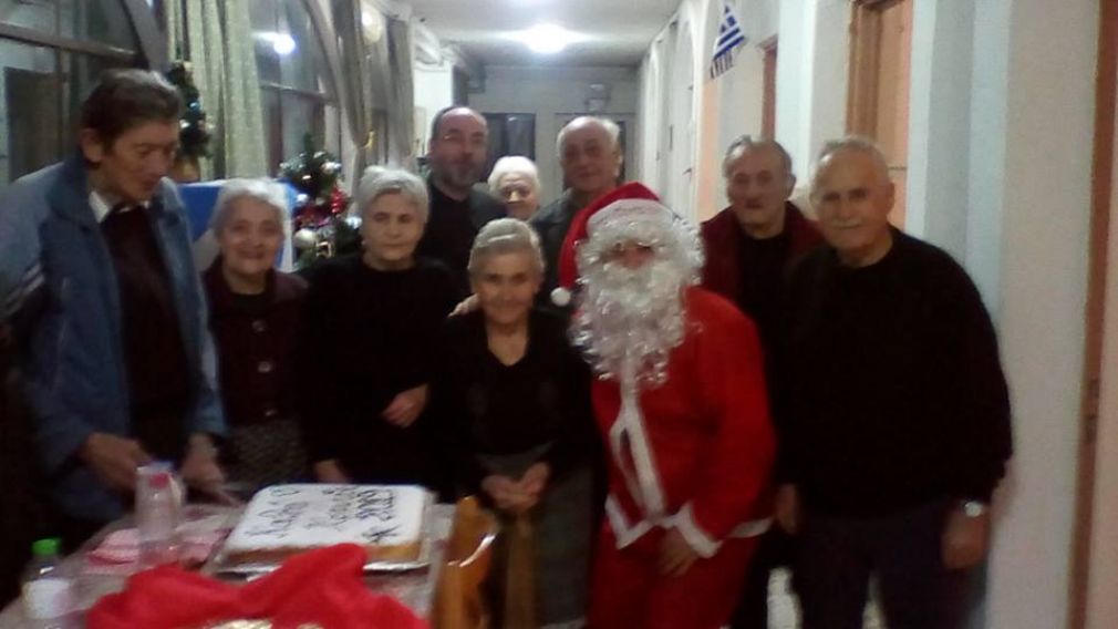 Ι.Ν. Αγίου Νικολάου Γεωργικού: Επίσκεψη μαζί με τον Άγιο Βασίλη στο γηροκομείο της Ιεράς Μητροπόλεως