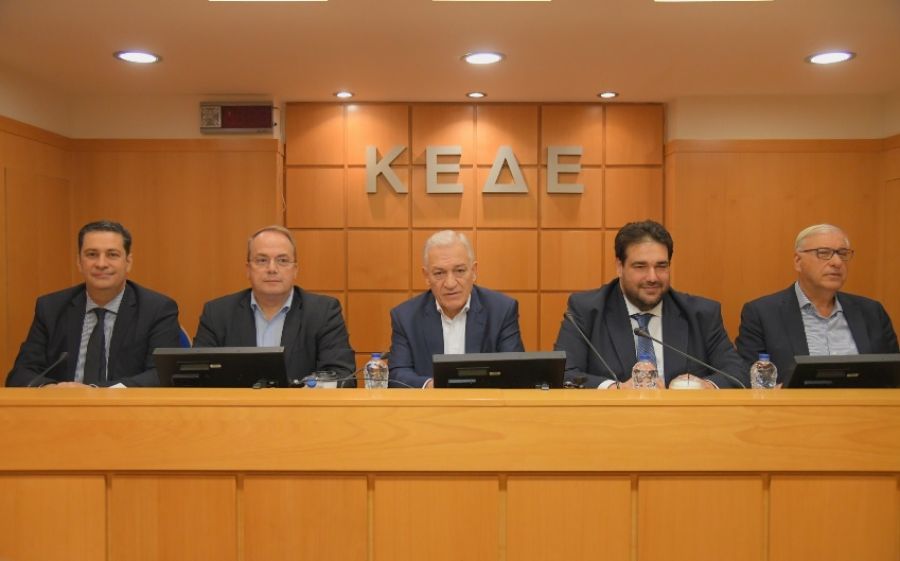 Συνεδρίασε το Δ.Σ. της ΚΕΔΕ παρουσία του αναπληρωτή υπουργού Εσωτερικών Θ. Λιβάνιου