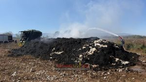 Σοφάδες: Πυρκαγιά προκάλεσε ζημιές σε βαμβακοσυλλεκτική μηχανή και έκαψε περίπου ένα τόνο βαμβάκι