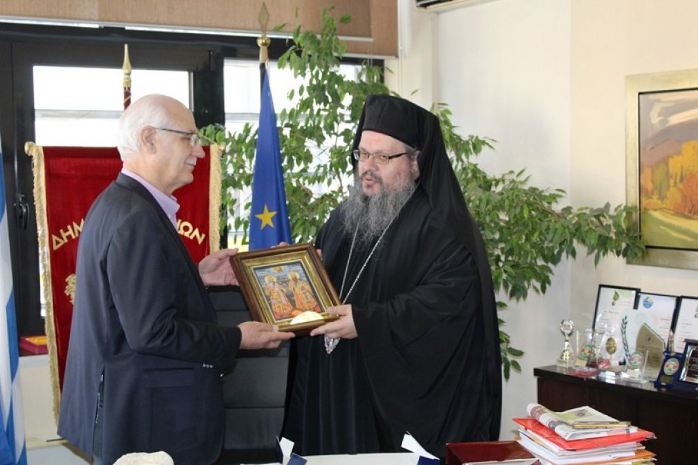 Στο Δημαρχείο ο νέος Μητροπολίτης Λαρίσης κ. Ιερώνυμος