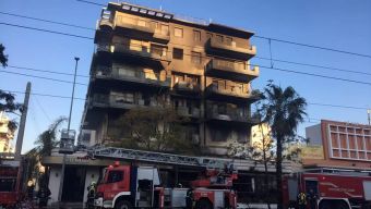 Πυρκαγιά σε εστιατόριο στη Νέα Σμύρνη που στεγάζεται σε πολυκατοικία - Ένας εγκαυματίας (+Φωτο)