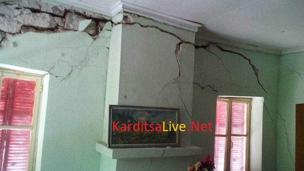 Ζημιές από το σεισμό σε κτίρια στην Καλή Κώμη Αργιθέας (+Φώτο)