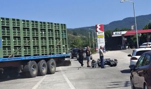 Τροχαίο στην Αγιά: Μοτοσικλέτα συγκρούστηκε με νταλίκα – Στο νοσοκομείο ο οδηγός