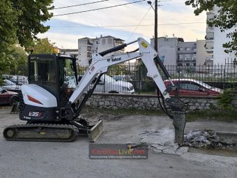 Καρδίτσα: Ξεκίνησαν οι εργασίες ανάπλασης του αύλειου χώρου στο νέο Δημαρχείο – Ιδιωτικό πάρκινγκ θα μισθώσει ο Δήμος για να σταθμεύουν δωρεάν τα οχήματα (+Φωτο +Βίντεο)