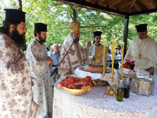 Ιερά μνήμη των Αγίων αναργύρων Κοσμά και Δαμιανού