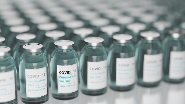 Covid-19: Ο Π.Ο.Υ. τροποποίησε τις συστάσεις του για τα εμβόλια