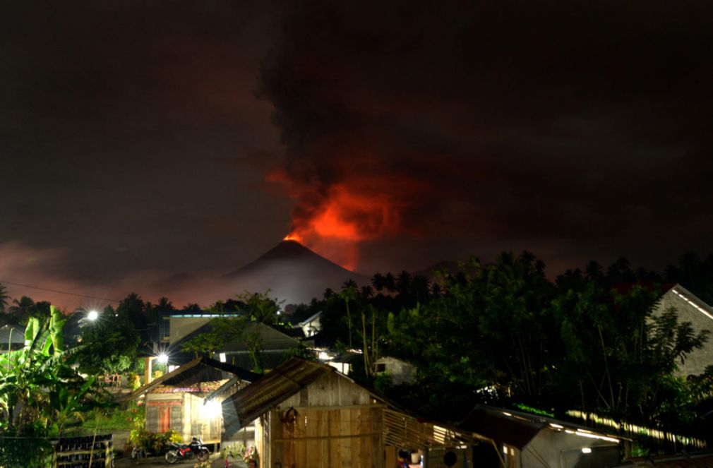 Ινδονησία: Έκρηξη ηφαιστείου και τσουνάμι! 62 νεκροί και 584 τραυματίες (+Βίντεο)