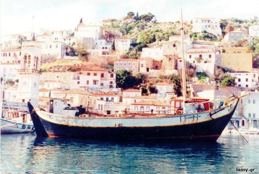 «Ελένη Π.»: Το ξύλινο καΐκι –σύμβολο αναζητά σωτηρία στην «στεριανή» Καρδίτσα! (+Φωτο)