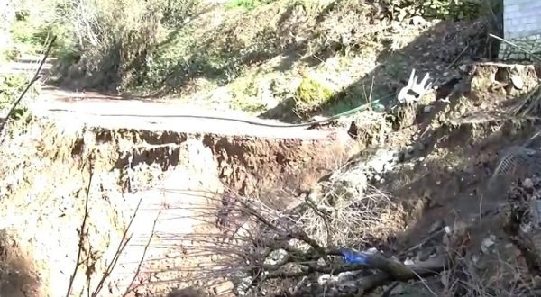Σε κατάσταση έκτακτης ανάγκης πολιτικής προστασίας κηρύχθηκαν περιοχές των Π.Ε. Άνδρου, Θήρας, Αιτωλοακαρνανίας και Ευβοίας