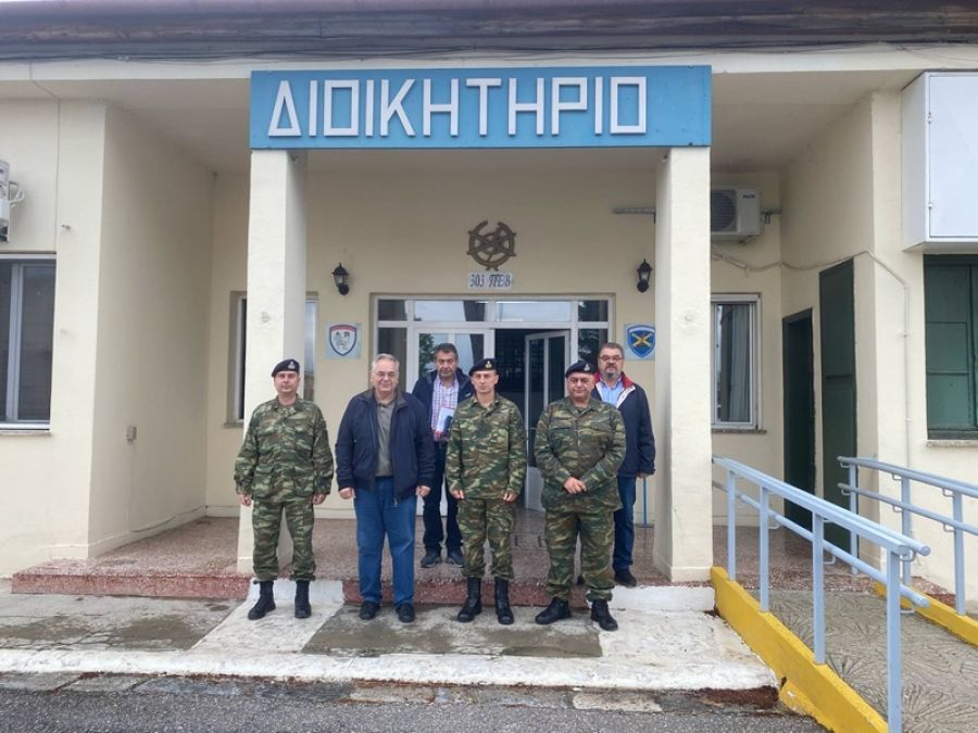 Συνάντηση ΕΣΠΕΘ με Λαμπρούλη κατά την επίσκεψη του Βουλευτή στο 303 ΠΕΒ