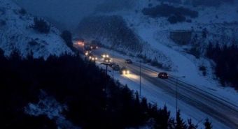 Χιόνισε το βράδυ στο Δομοκό - Κανονικά ωστόσο η κυκλοφορία στο δρόμο Καρδίτσας - Λαμίας