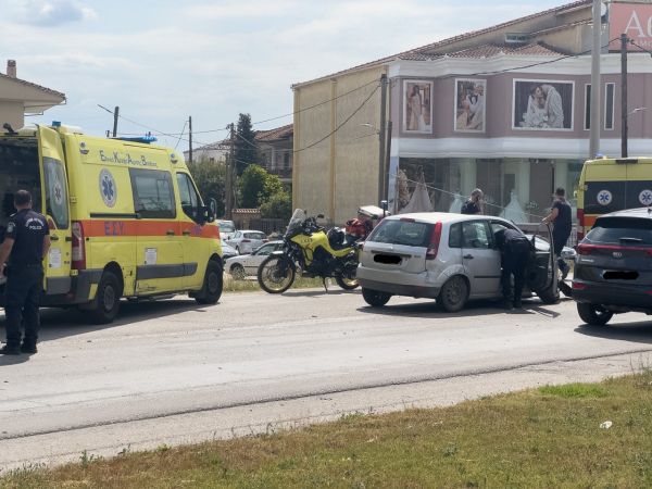 Τροχαίο με 4 τραυματίες το πρωί της Πέμπτης (9/7) στη Λάρισα (+Φωτο)