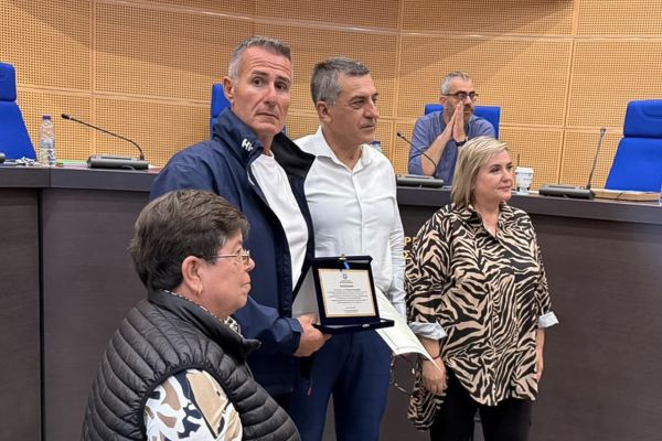 Εύφημος μνεία σε ιδιοκτήτη σκάφους που μετέφερε βρέφος από Σκόπελο στον Βόλο