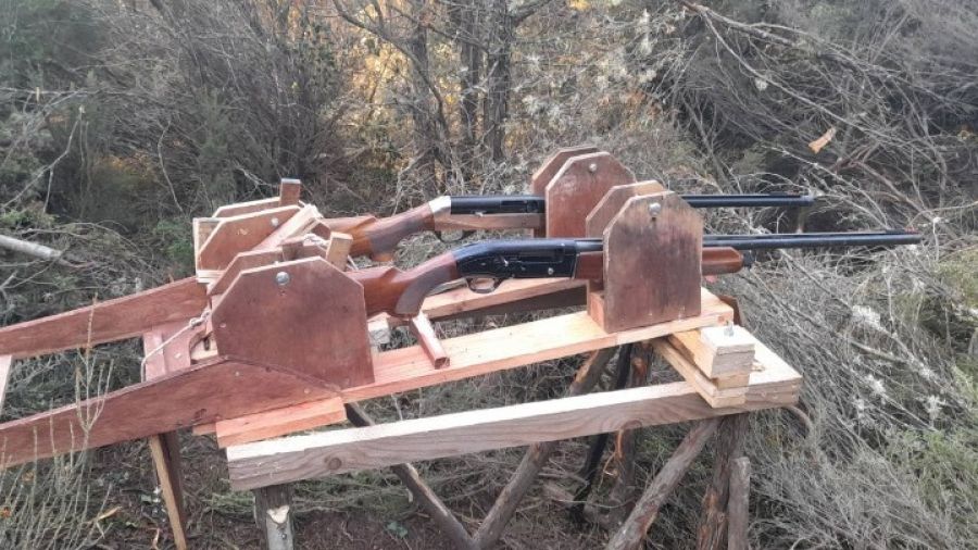 Χαλκιδική: Λαθροθήρες έφτιαξαν ξύλινο μηχανισμό με 2 όπλα για παράνομο κυνήγι αγριόχοιρων