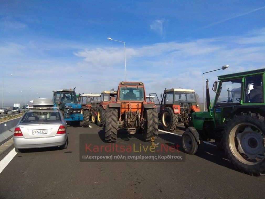 Από ώρα σε ώρα το άνοιγμα του Ε65 στον κόμβο της Καρδίτσας - Αποχωρούν οι αγρότες (+Βίντεο)