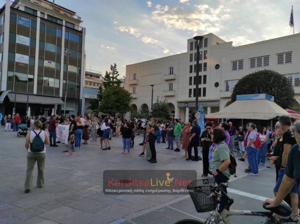 Συλλαλητήριο για τα Τέμπη στην κεντρική πλατεία της Καρδίτσας (+Φωτο +Βίντεο)