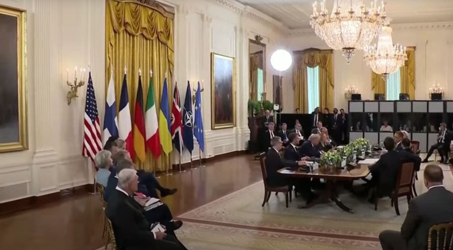 Οι εγγυήσεις ασφαλείας και η τριμερής σύνοδος στο επίκεντρο των συζητήσεων στον Λευκό Οίκο- "Σε μια-δυο εβδομάδες θα ξέρουμε αν θα βρεθεί λύση στον πόλεμο", λέει ο Ντόναλντ Τραμπ