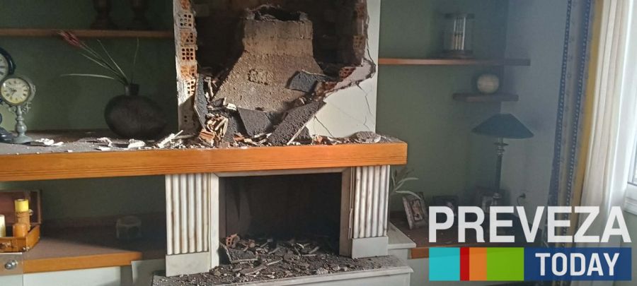 Πρέβεζα: Κεραυνός παραλίγο να γκρεμίσει κατοικία! (+Φωτο)
