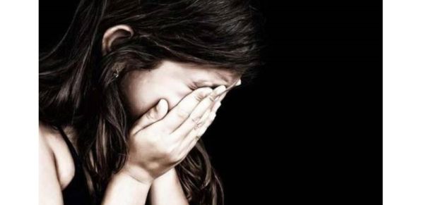 Θεσσαλονίκη: 13χρονη κατήγγειλε ότι έπεσε θύμα ομαδικού βιασμού από νεαρούς - Κατέγραψαν με κινητά τηλέφωνα τις πράξεις και διακίνησαν το υλικό στο διαδίκτυο